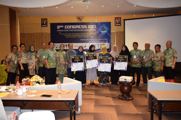 Juara 1 &amp; 3 Lomba Essay Milenial yang diadakan IDEI Insan Doktor Ekonomi Indonesia